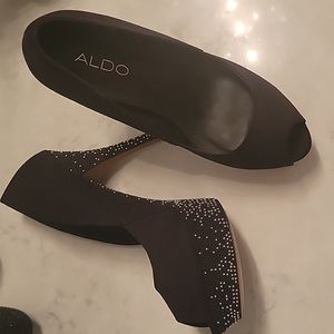 Never Worn Aldo embellished peep toe platform pumps